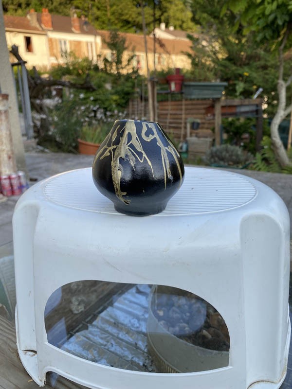 Pot laqué noir et or 2 — tableau laqué