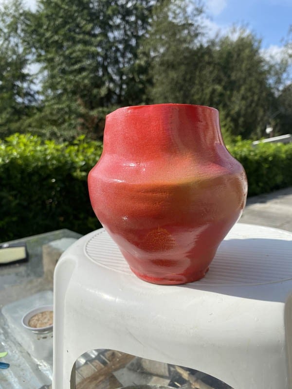 Pot de forme rouge